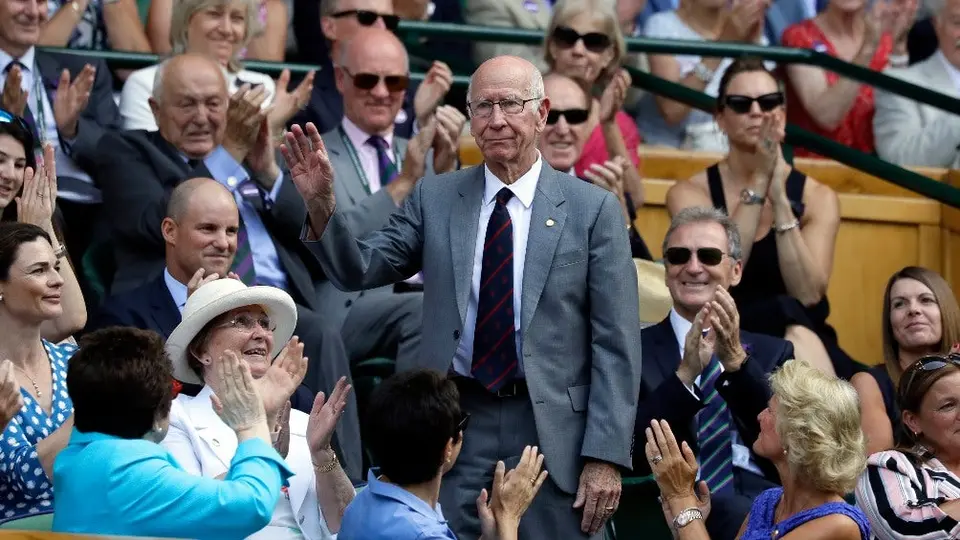 Manchester City se disculpa con familiares de Bobby Charlton por cánticos ofensivos en el Etihad