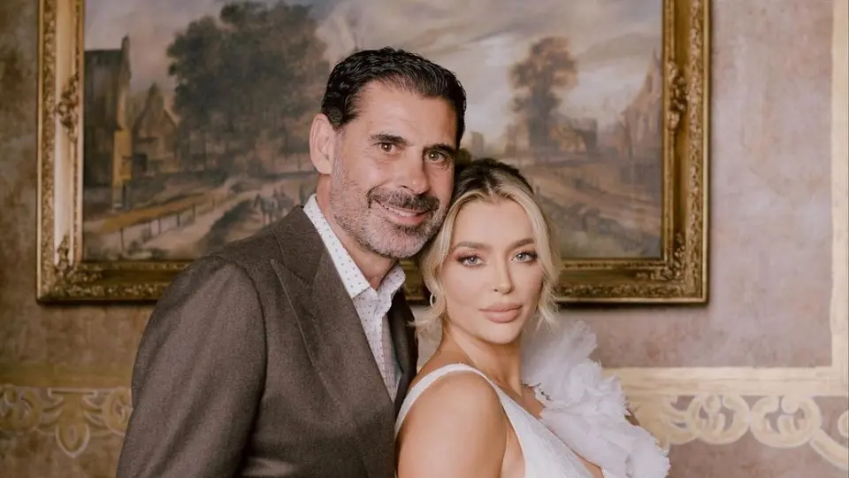 Fernando Hierro, director deportivo de Chivas, y Fani Stipkovic se casaron en una boda íntima