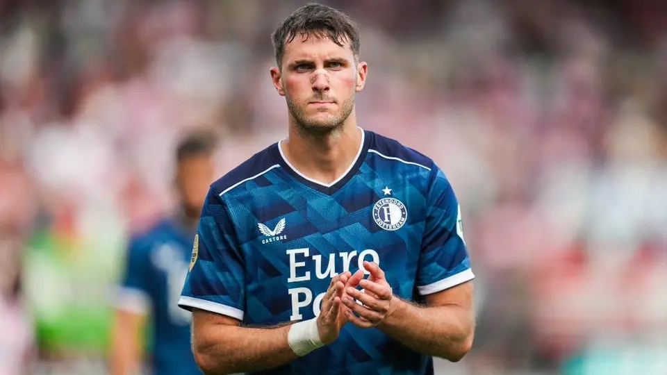 Hans Westerhof asegura que Santi Giménez dejará la Eredivisie la próxima temporada