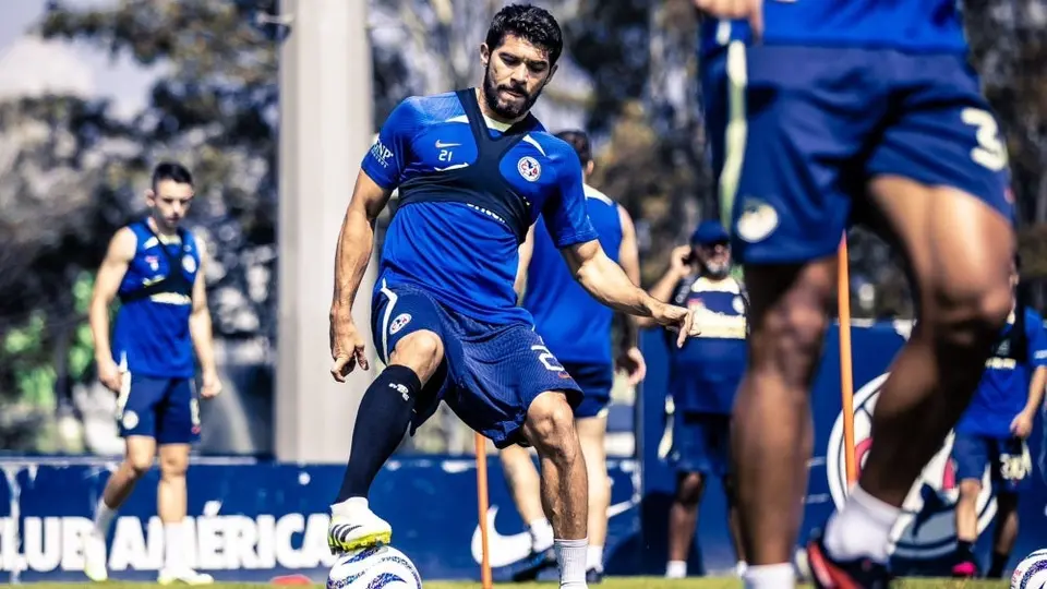 Henry Martín jugará el Clásico Nacional con una media de compresión