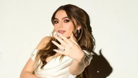 Sofía Castro, hija de Angélica Rivera, anuncia su compromiso con Pablo Bernot