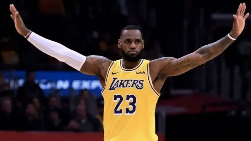 NBA: LeBron James volverá a usar el 23 en honor a Bill Russell