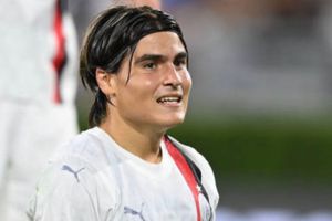 ¡Vaya oso! Luka Romero se resbala y falla penalti en juego de la Juventus vs Milan