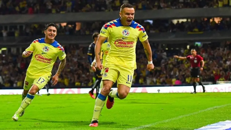 Jonathan Rodríguez 'encara' a Julio González tras anotar en el Clásico Capitalino: 'Me la pel..'