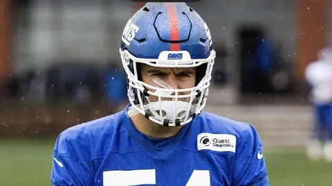 Blake Martínez, de estrella de la NFL a coleccionista de tarjetas de Pokémon