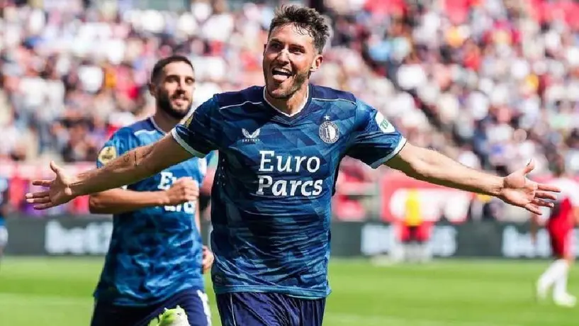 Santiago Giménez y el parche nasal: La sorprendente razón de su racha goleadora en Feyenoord