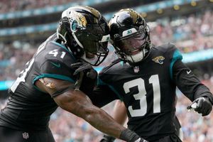 Lawrence y la defensiva de Jaguars derrotan a Falcons en partido celebrado en Londres