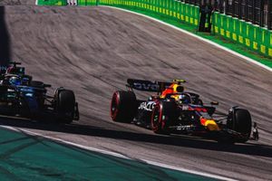 Helmut Marko alaba batalla entre Checo Pérez y Fernando Alonso: 'Fue fascinante'