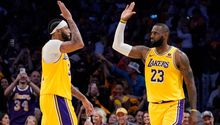 LeBron James y Anthony Davis comandan remontada de los Lakers ante Suns