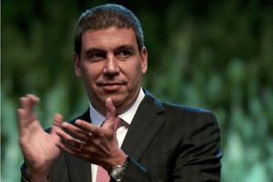 Arturo Elías Ayub le marcó un golazo a Dinneno en una cascarita