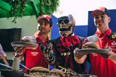 ¡Al estilo mexicano! Leclerc y Shwartzman prepararon tortas de chilaquiles