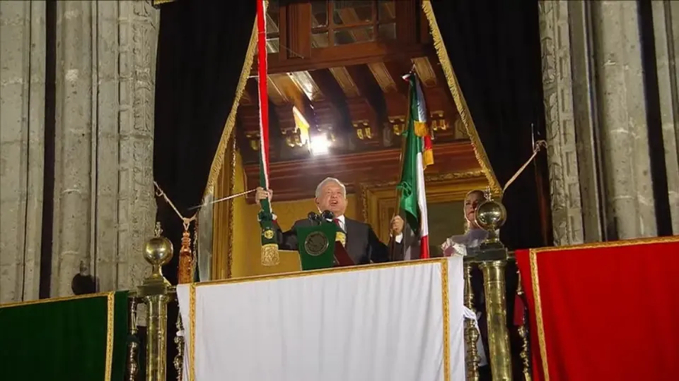AMLO da su penúltimo Grito de Independencia en Palacio Nacional: 'Viva el amor'