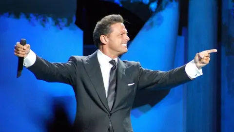 Papá de Checo Pérez asegura reconciliación de Luis Miguel con sus hijos