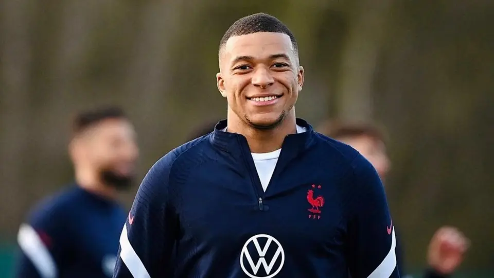 Mbappé: Directivos del Al Hilal viajan a París para convencerlo de que se una al equipo