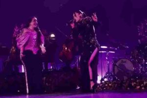 ¡Adelanta regreso! Denisse Guerrero, de Belanova, cantó 'Rosa pastel' con Carla Morrison