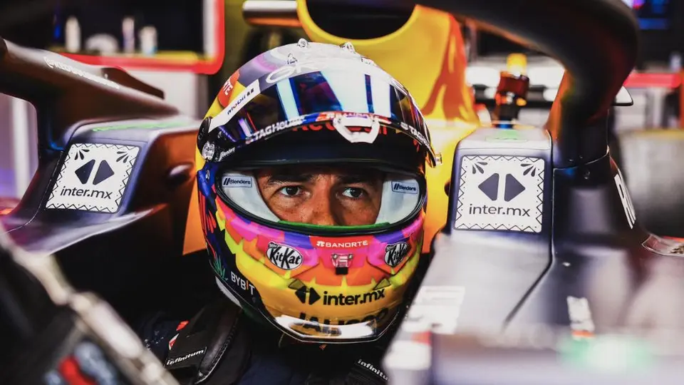 Checo Pérez subastará su casco para recaudar fondos para los damnificados en Guerrero