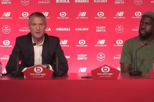 Perrito se hace presente en la presentación de Samuel Umtiti con el Lille