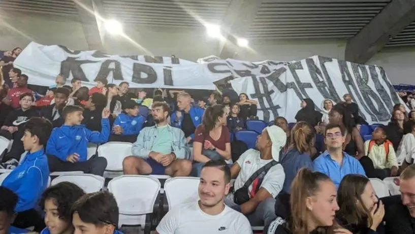 Letrero en apoyo a Jenni Hermoso desata la violencia en partido del PSG