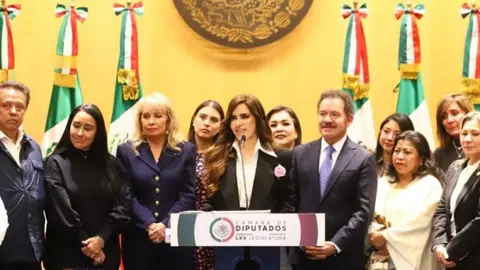Gloria Trevi celebra reforma contra la trata de personas