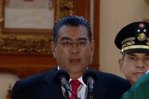 Gobernador de Puebla celebra campeonato de Pericos en Grito de Independencia