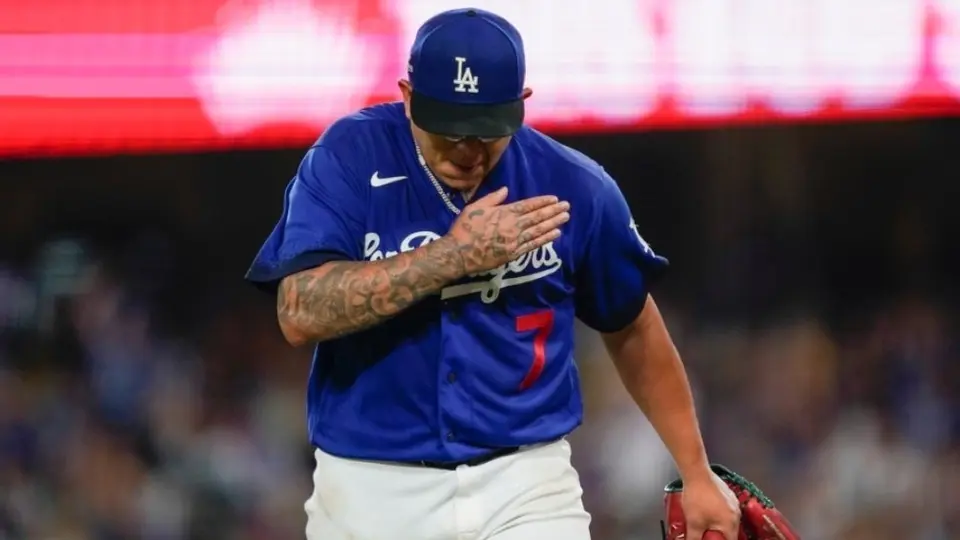 Dodgers retira promoción de bobbleheads de Julio Urías