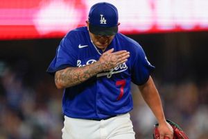Dodgers retira promoción de bobbleheads de Julio Urías