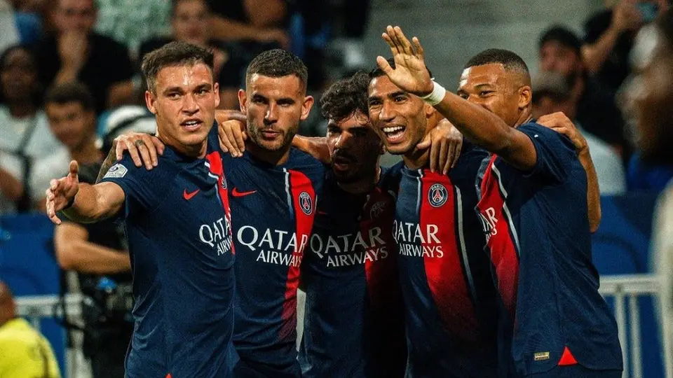 Kylian Mbappé anota doblete y lidera el triunfo del PSG contra Olympique del Lyon