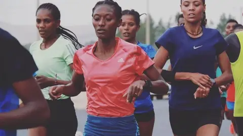 ¡Grave error! Atleta olímpica se equivoca en la recta final y pierde millones de dólares