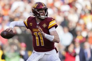 ¡Vuelve a la NFL! Carson Wentz firma con Los Angeles Rams