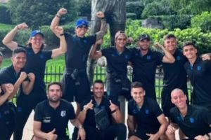 ¡Visita de lujo! Querétaro aprovechó para tomarse foto con la estatua de ‘Rocky’