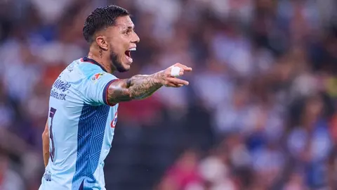 Carlos Salcedo se recuperó y Cruz Azul tendrá a su zaga completa para enfrentar al América