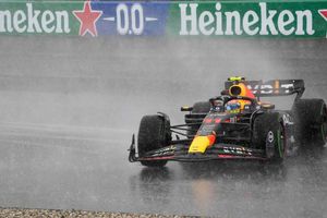 Ralf Schumacher se lanza contra 'Checo': "Tiene los días contados en Red Bull"