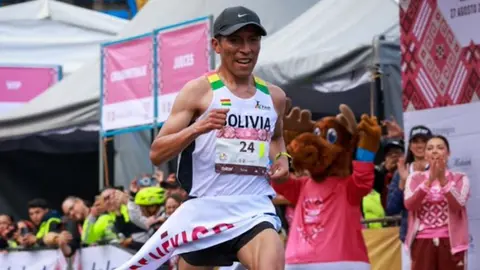 Héctor Garibay: De ser taxista a ganar el Maratón de la CDMX y un millón 100 mil pesos