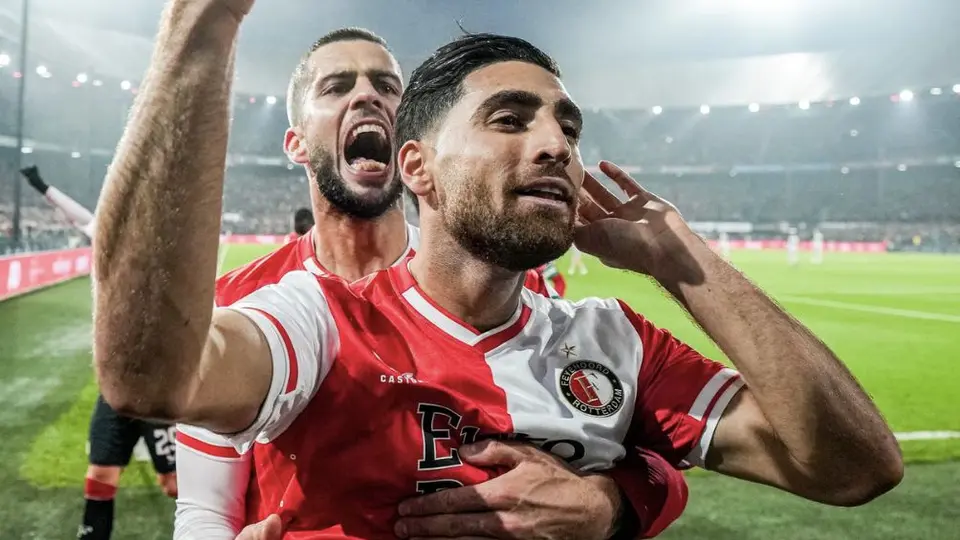 Santiago Giménez jugó 66 minutos en la victoria del Feyenoord ante el AZ Alkmaar