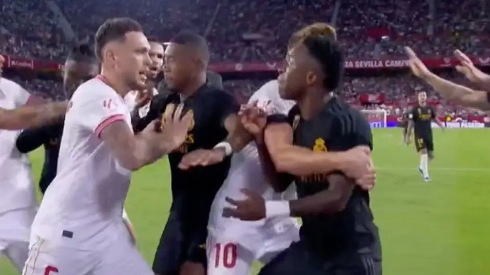 Sevilla y Real Madrid protagonizan bronca en el Sánchez-Pizjuán