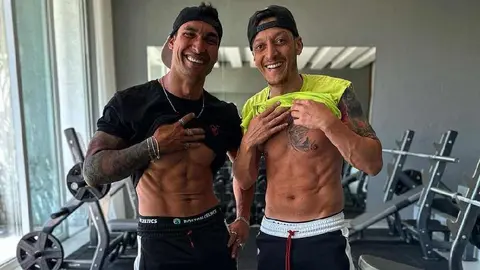 Mesut Özil causa polémica por su tatuaje vinculado a simbología de extrema derecha turca