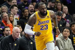 NBA: LeBron James se perderá su primer juego del año tras sufrir una lesión