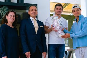 ¡Final feliz! Max Verstappen recibe el trofeo del GP de Hungría reparado