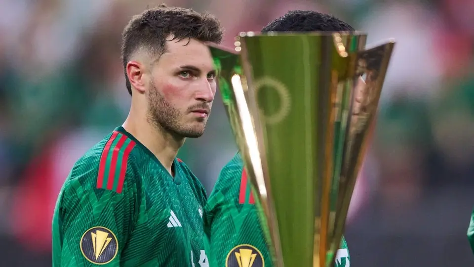 Santi Giménez asegura que México cumplió 'no con palabras, con el título'
