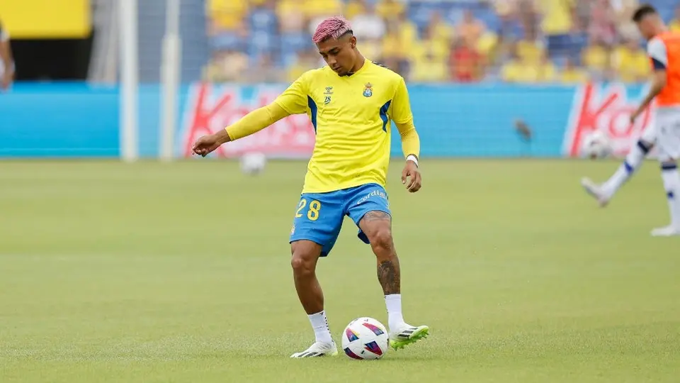 Julián Araujo disputó los 90 minutos en el empate de Las Palmas ante la Real Sociedad