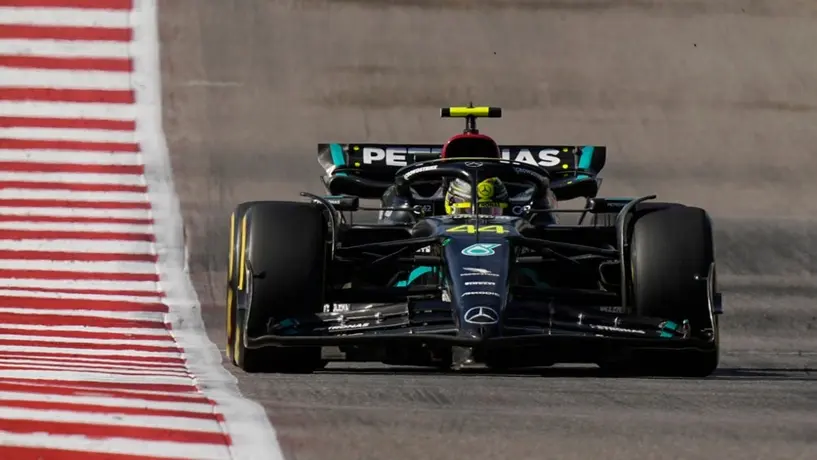 Hamilton había encendido la pelea con Checo Pérez por subcampeonato, pero le cayó sanción