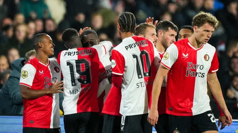 Santiago Giménez brilla en la goleada del Feyenoord contra el Vitesse