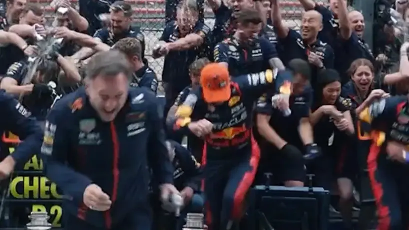 F1: Verstappen sufre su segundo trofeo roto; Helmut Marko trató de rescatarlo