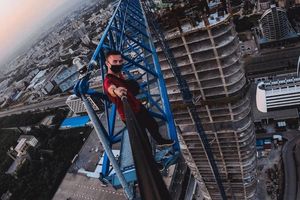 Muere Remi Lucidi, el 'influencer de las aturas', tras caer desde el piso 68 de un edificio