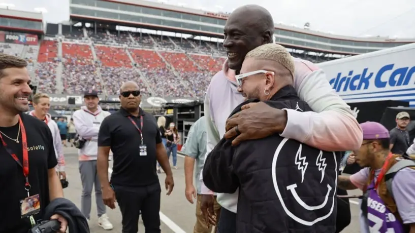 Seguridad de Michael Jordan no reconoció a J Balvin y casi lo quitan del camino con un empujón
