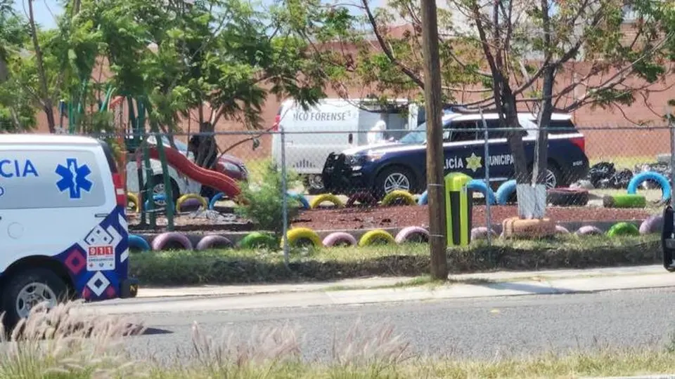 Niña de 5 años muere en su Kinder mientras jugaba en la resbaladilla