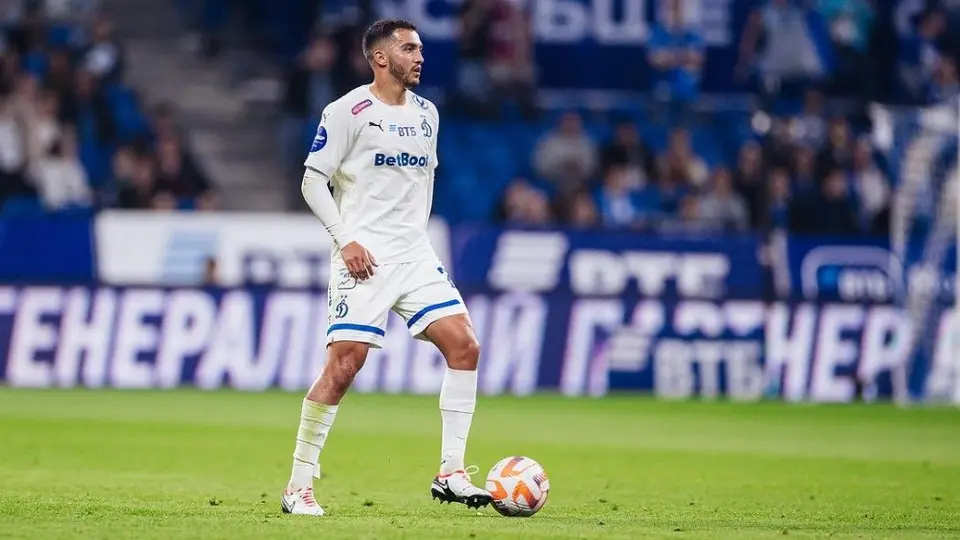 ¡Casi anota! Luis Chávez cerca de meter su primer gol en la derrota del Dinamo ante el Spartak