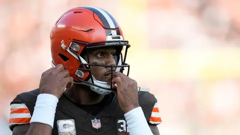 Watson consigue 2 pases de touchdown tras volver de una lesión; Browns demuelen a Cardinals