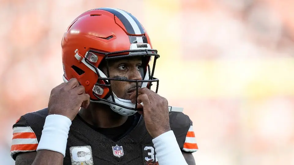 Watson consigue 2 pases de touchdown tras volver de una lesión; Browns demuelen a Cardinals