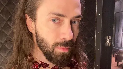 Jay de la Cueva anuncia su salida de Moderatto